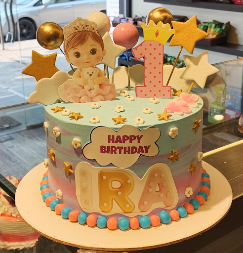✨ Celebrate her first milestone with our enchanting Princess Theme 1st Birthday Cake! 🎂👑 post image