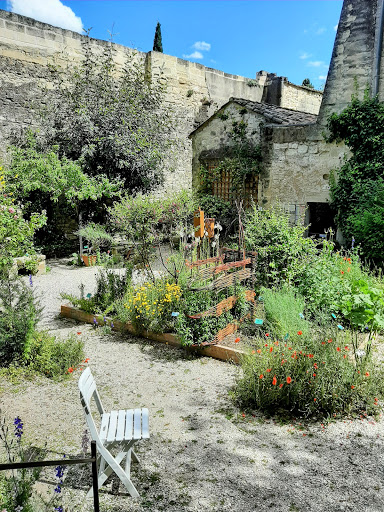 Uzès medieval garden and towers Logo