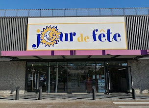 Photo n°1 de Jour de Fête à Calais (Magasin de déguisements)