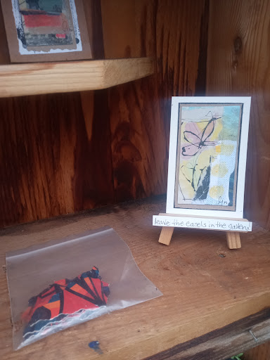 Lin's Tiny Art Gallery - Visual