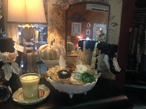 Myrtle Mae's Chic Boutique - Thumbnail