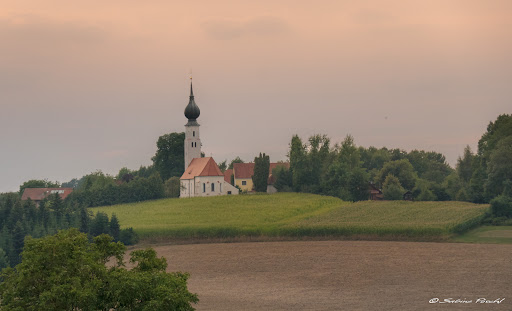 Kath. Expositurkirche Mariä Namen zu Neukirchen - Thumbnail