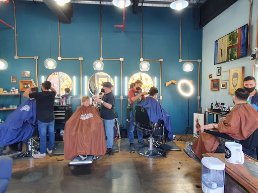 Wood Mustache Barbería