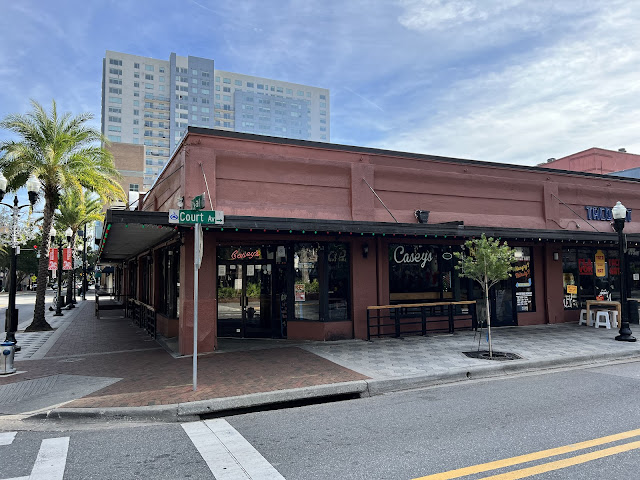 Casey's On Central by null