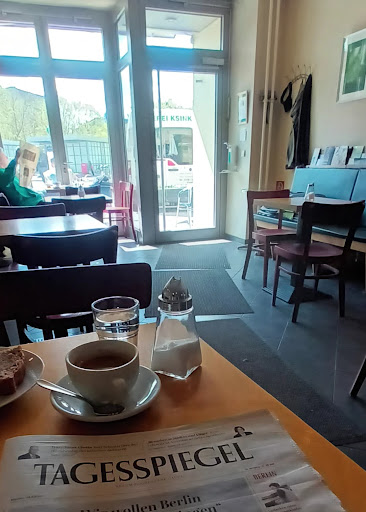 Cafe Ess Eins - Visual