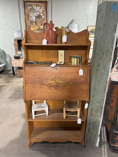 Gold Star Treasures Antique-Vintage Mall - Thumbnail