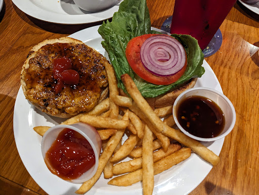 Tailgators Bar and Grille - Thumbnail