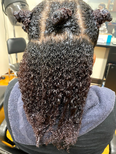 Tania's Unisex Dominican Beauty Salon - Thumbnail