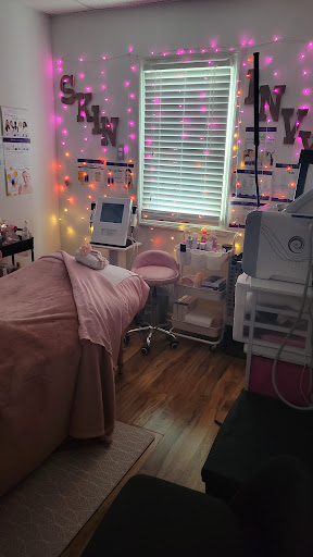 Skin Invy Wellness & Aesthetics, LLC Salon - Thumbnail