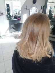 Photo n°6 de Coiffeur - De mèches avec vous à Chêne-en-Semine (Salon de coiffure)