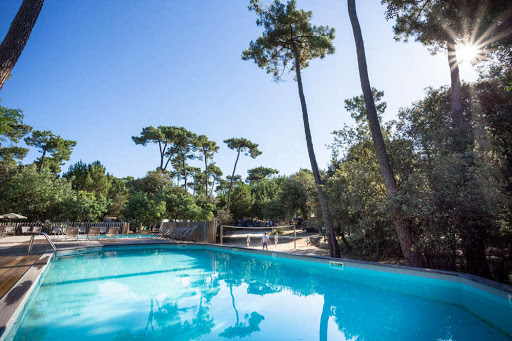 Photo de Camping Huttopia Oléron Les Pins à Saint-Trojan-les-Bains (17370)
