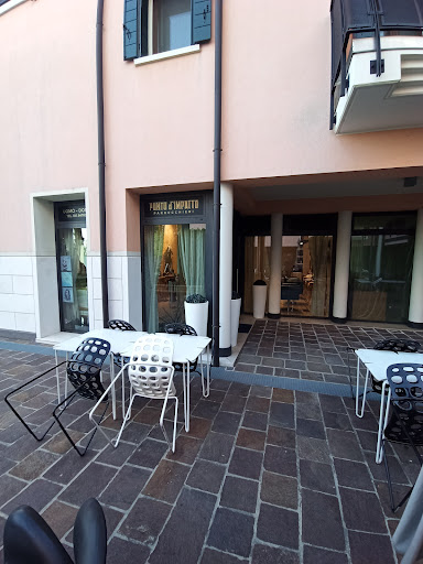 Punto d’impatto parrucchieri Gallery - Italy