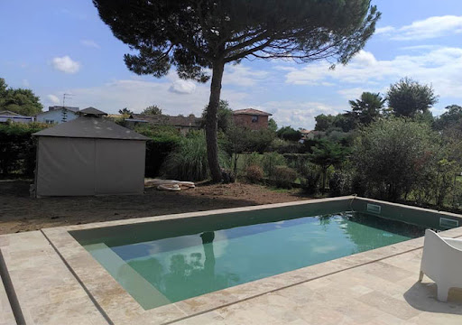 Photo de Piscine Dugain Coutras - H2O techniques et piscines à Sablons (33910)