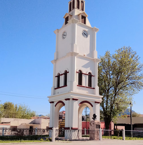 Monumento torre de reloj