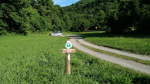 Appalachian Trail Crossing/Parking Pearisburg, VA