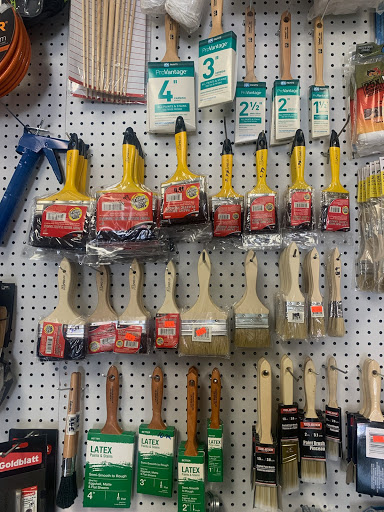 El Clavo Hardware Store - Thumbnail