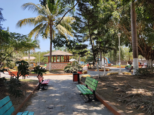 Public Plaza La Cruz de Huanacaxtle. Nay.