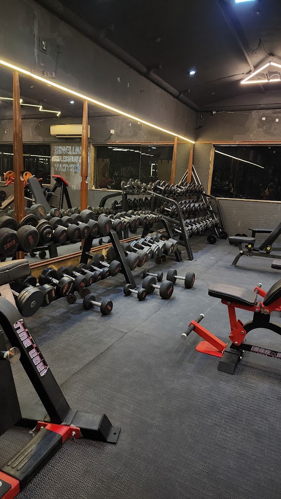 Club 16 Unisex Gym