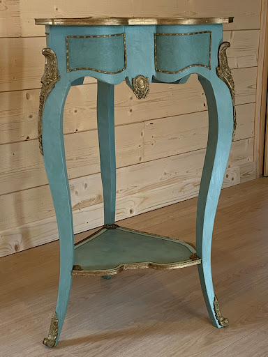 Photo de Atelier Etoile Majorelle - relooking meubles Gironde - peinture sur mobilier à Lugos (33830)