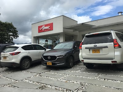 Photos of Alma&iacute;z