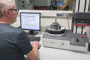 Photo n°7 de Garcia Rectification à Cormeilles-en-Vexin (Agence de location de matériel)