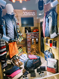 Photo n°4 de HISTOIRE D'HOMME à Roanne (Boutique d'articles de mariage)