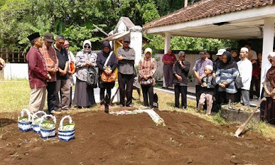 Photos of Taman Makam Keluarga Trah Mangkudijaya .
