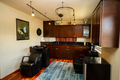 Blu August Salon - Thumbnail