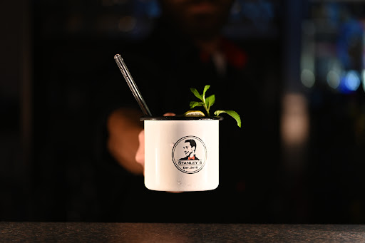 Stanleys Bar - Visual