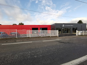 Photo n°2 de Garage des Leuzières à Saint-Erblon (Service de réparation de pare-brise)