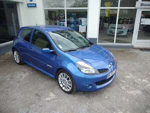 Photo n°7 de SAS GARAGE DEFLUBE Agent Renault/Dacia à Saint-Pierre-de-Cormeilles (Agence de location de matériel)