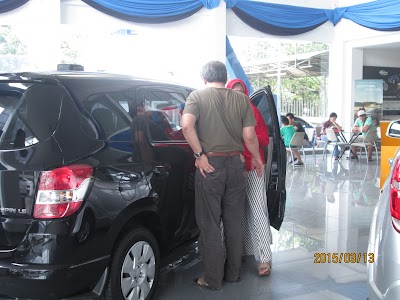 car-dealer