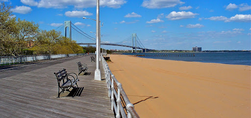 Holly's Staten Island Buzz Realty