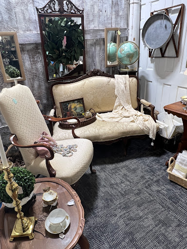 Wellsville Antiques - Thumbnail