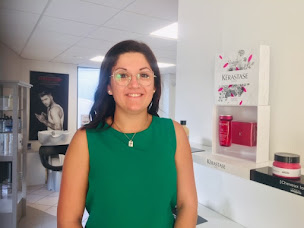 Photo n°8 de Les Cles de La Couleur à Chanverrie (Service de remplacement capillaire)