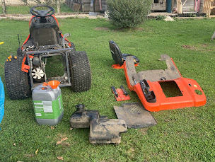Photo n°4 de seb motoc' à Saint-Pierre-d'Eyraud (Atelier de réparation de tracteurs)