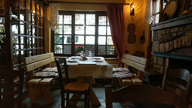 Τα Πλατάνια