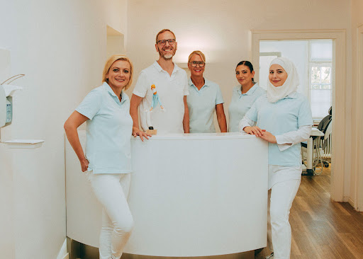 Dr. med. dent. Marc Eichhorn, Fachzahnarzt für Oralchirurgie