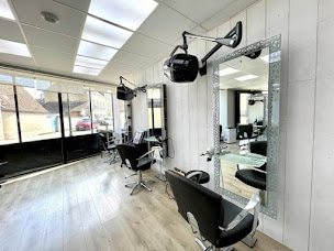 Photo n°8 de Aux Ciseaux D'aurelie à Marolles-les-Braults (Salon de coiffure)