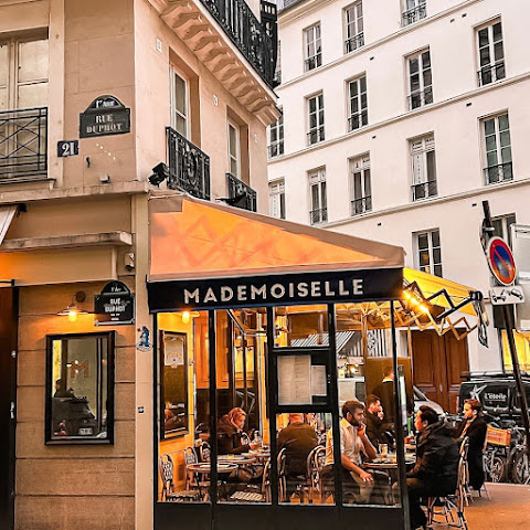 Café Mademoiselle by null