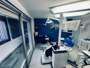 Photo n°2 de Dr François-Henri DEVILLE - Chirurgien-Dentiste à Narbonne (Dentiste)