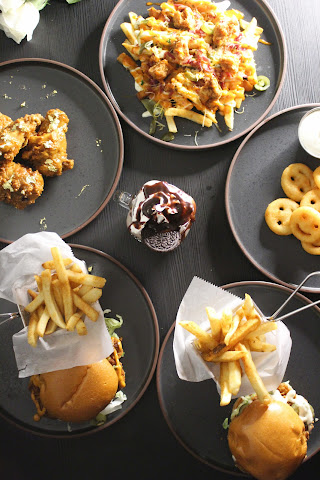 Cluck'N Wings by null