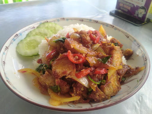 ชายเเม็กหมูกรอบ ตามสั่ง Chrispy Pork make by order