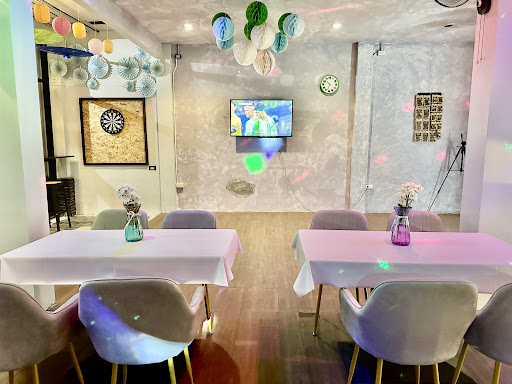 Kira bar & restaurant