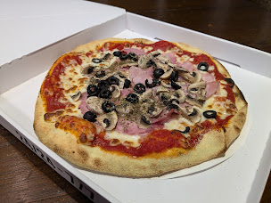 Photo n°8 de Distributeur Pizza 24/7 LE CHENE VERT à Crevant (Restaurant)