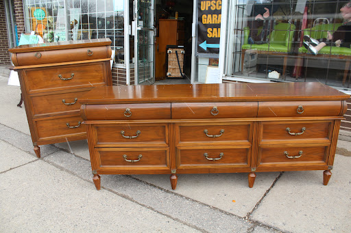 Lisa’s Upscale Garage Sale - Thumbnail