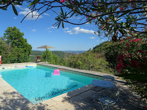 Photo de Gite La calade de Joux - Calme, nature, grande piscine et terrasse panoramique, chambres climatisées