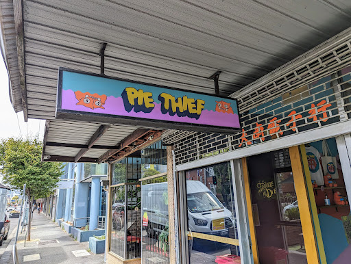 Pie Thief - Visual