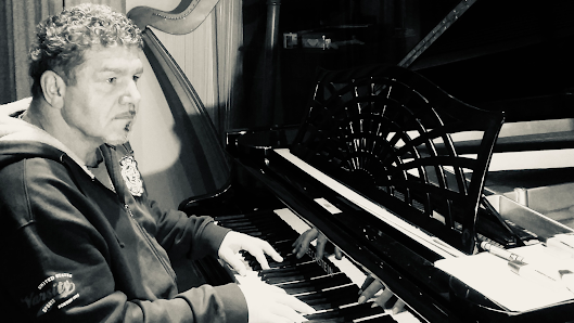 Musikstudio Valeri • Gitarren- und Klavierunterricht - Griesstätt