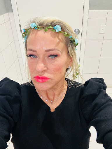 Christine's Salon - Thumbnail